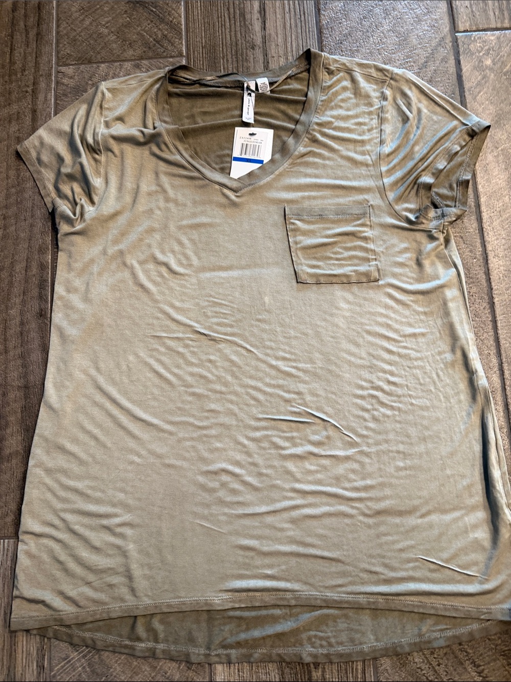 NWT Cable & Gauge Olive Green V-Neck Pocket Tee